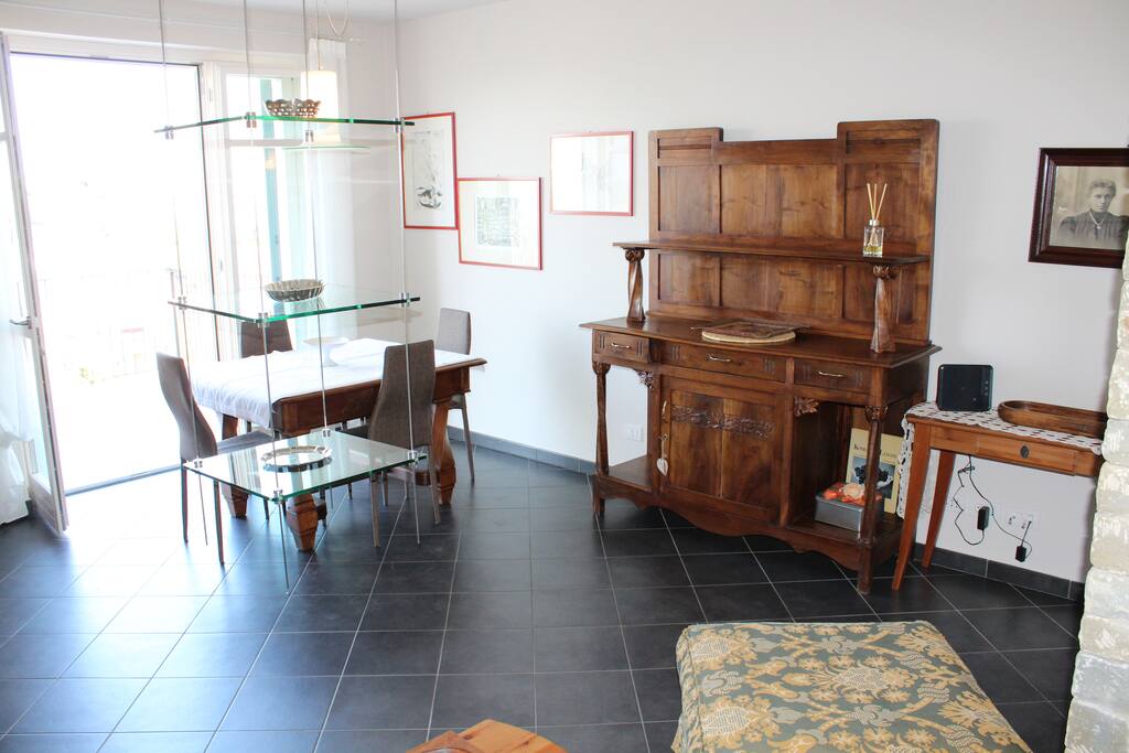 angolo cottura e sala da pranzo