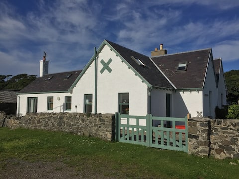 Cross House West - Cottage Close to the Beach