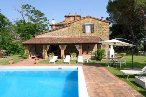 Stone farmhouse 16th century with private pool