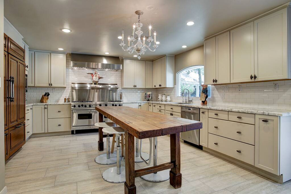 Awesome large new Kitchen