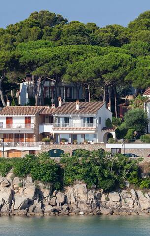 Charming property just a few steps from the beach gallery image 2