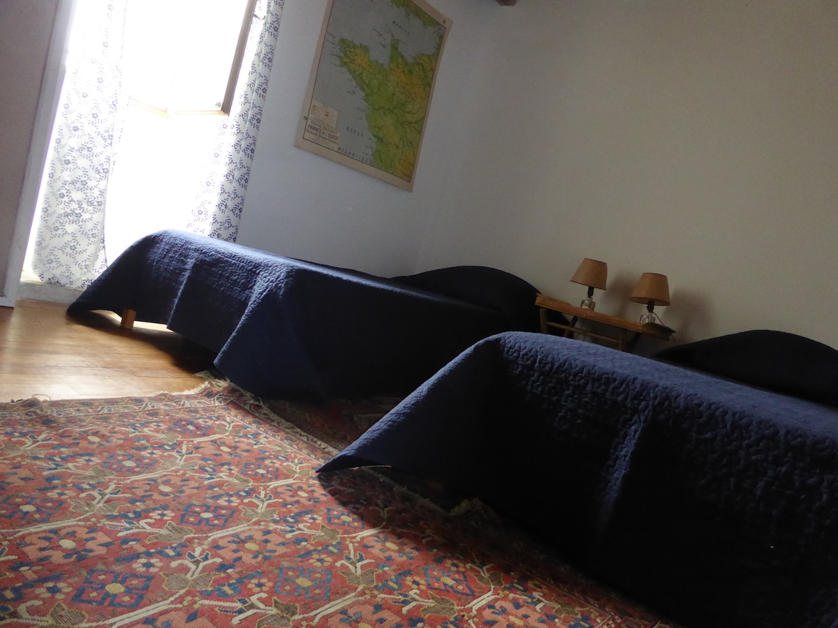 Bedroom on the upper floor/ Bed room on upper floor.