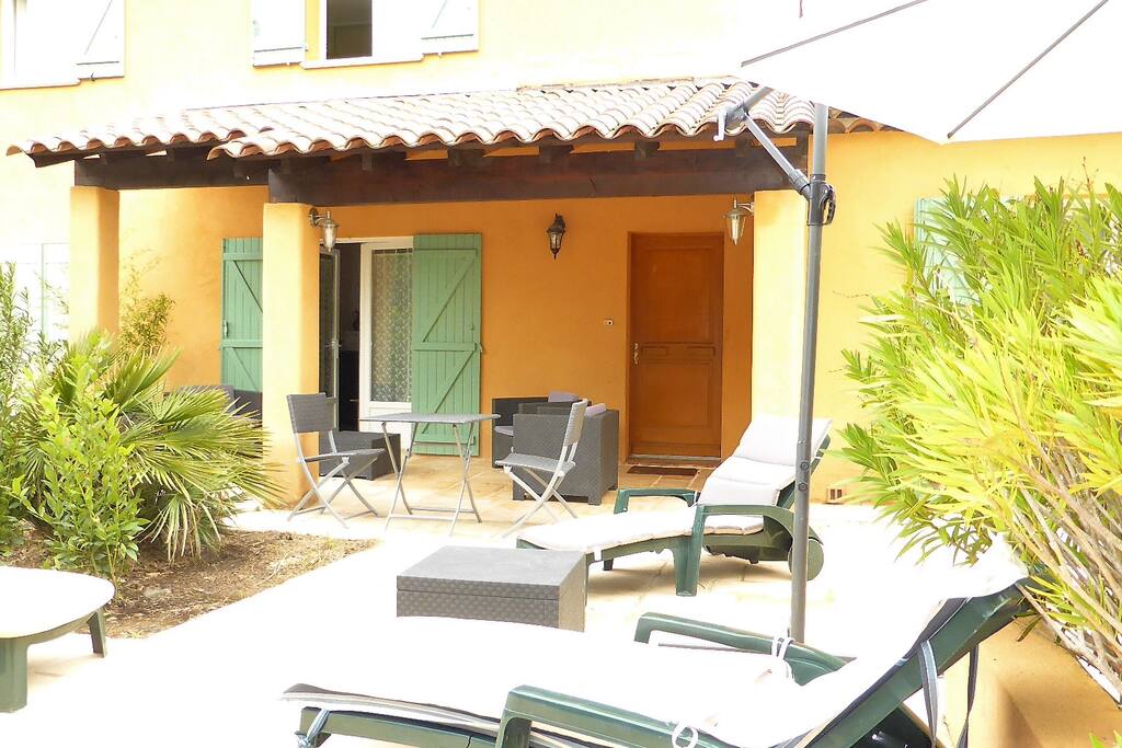 Terrasse sur piscine