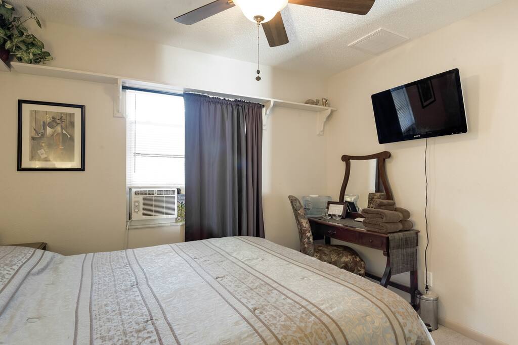 Guestroom (2) with Smart T.V