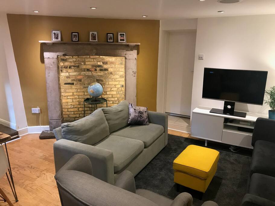 Large bright sitting room with original fireplace dating from 1720