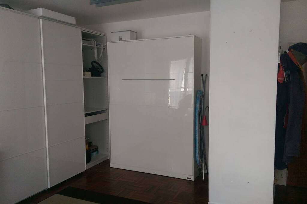 Armoire & Lit escamotable rangé