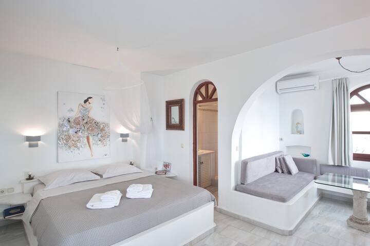 LUXURY, SECLUDED 4 BEDROOMS PRIVATE VILLA gallery image 3