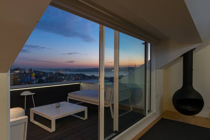 Lx360°Penthouse with scenic views in Principe Real gallery image 2