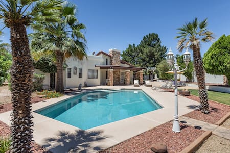 Gorgeous Scottsdale Getaway! Heated pool & spa!