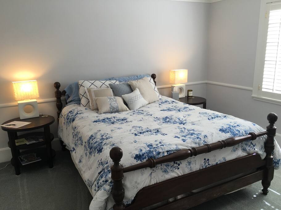 Queen bed