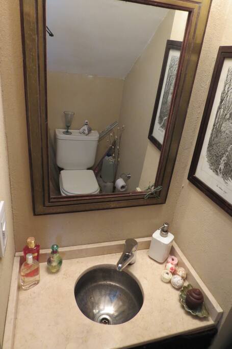 Toilette de la planta baja