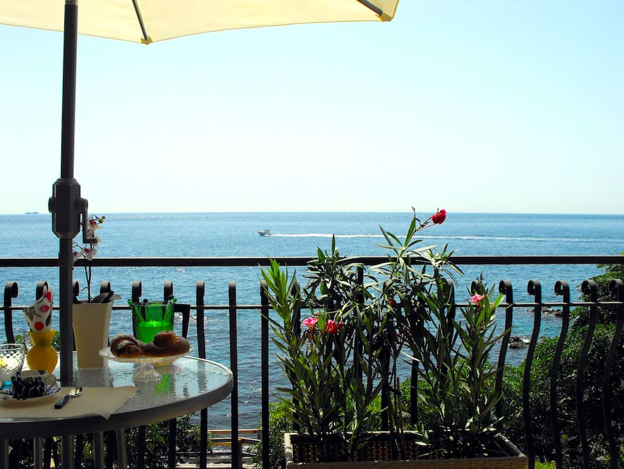 Vista terrazzo fronte mare