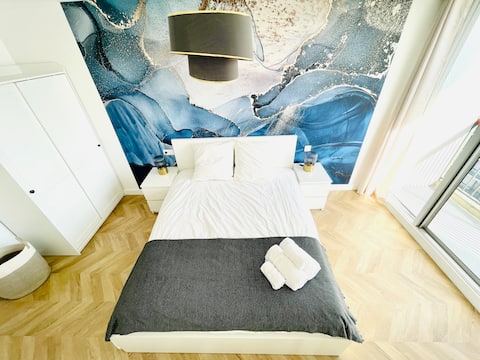 Stylish, close to Paris with parking