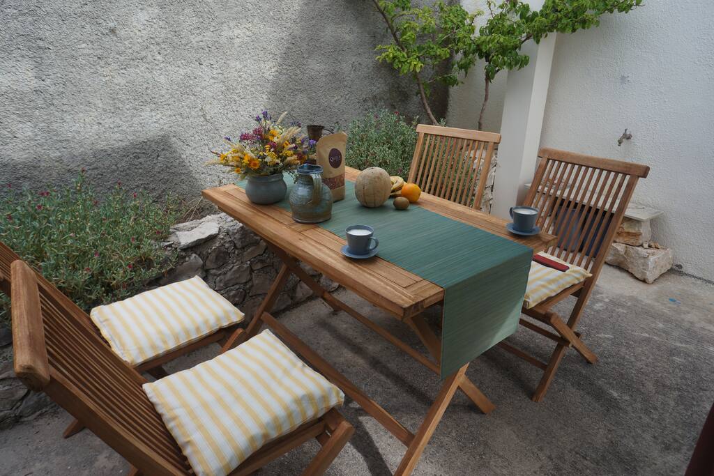 Terrace dinning table