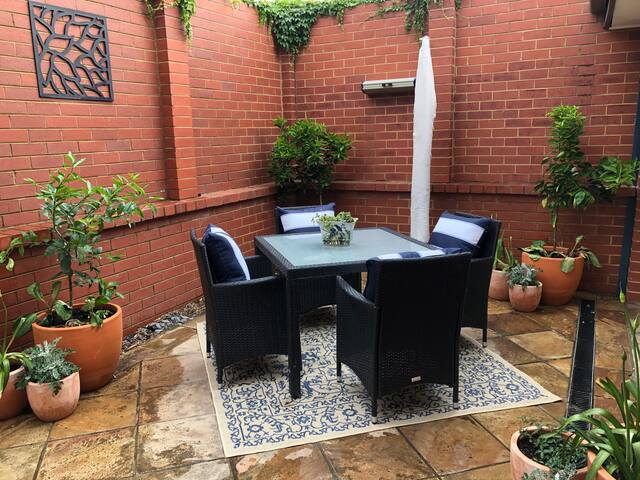 Central Ascot Vale treasure close to CBD & Airport gallery image 2