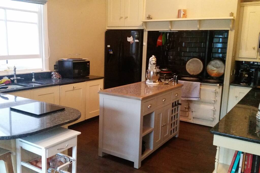 Kitchen: Full English breakfast will be provided.