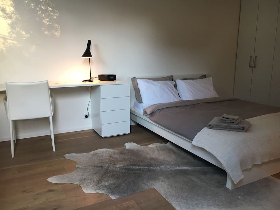 Stunning oak floors; real cow-hide rug, designer finishes and minimal furnishings create a tranquil, airy space. High thread count sheets and warm lighting creates a cozy haven...
