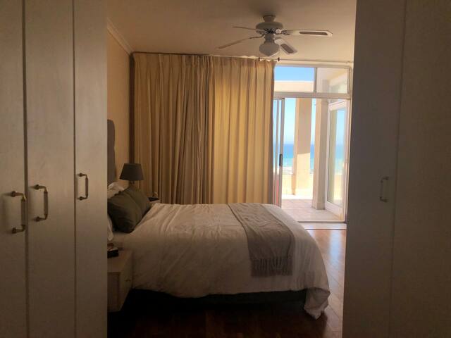 Relaxing beach front villa with spectacular views gallery image 3