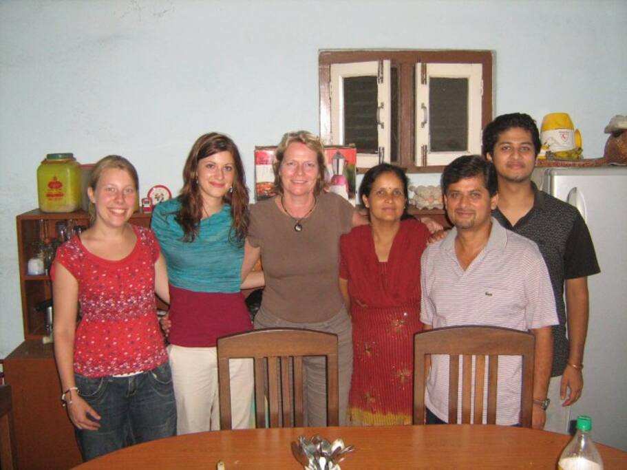 Group picture with guests