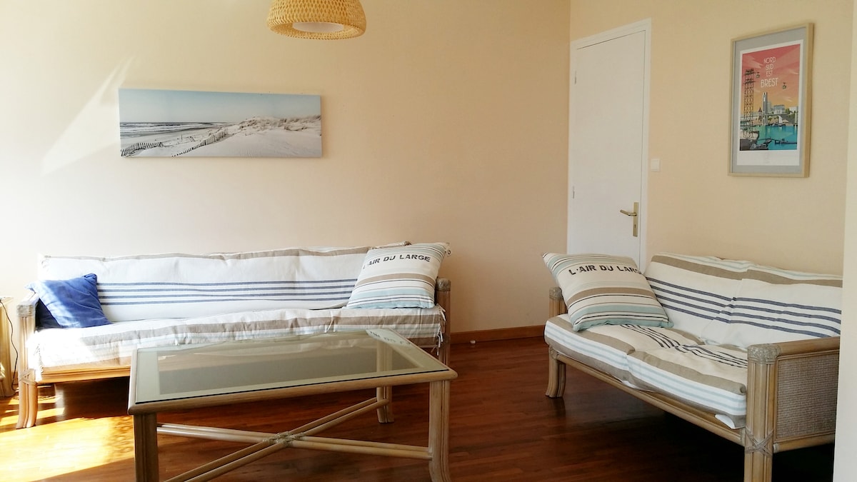Top Airbnb: Spacious house with garden. à Brest