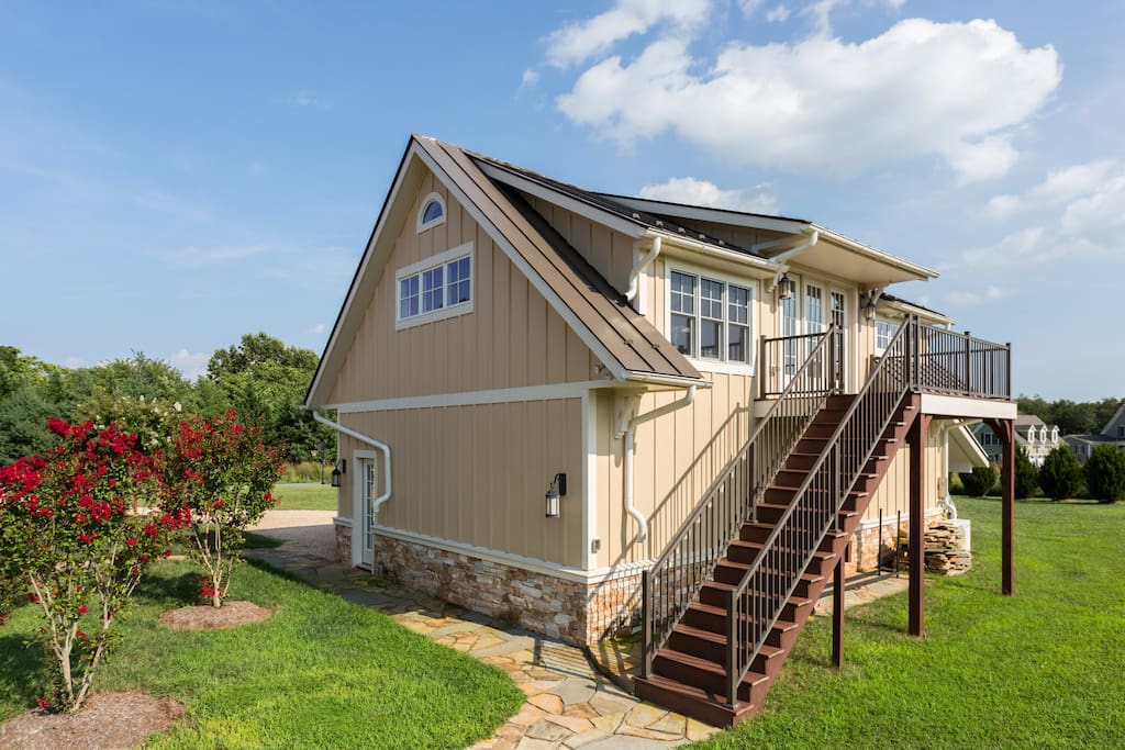 Private 2nd-floor porch with stunning mountain views