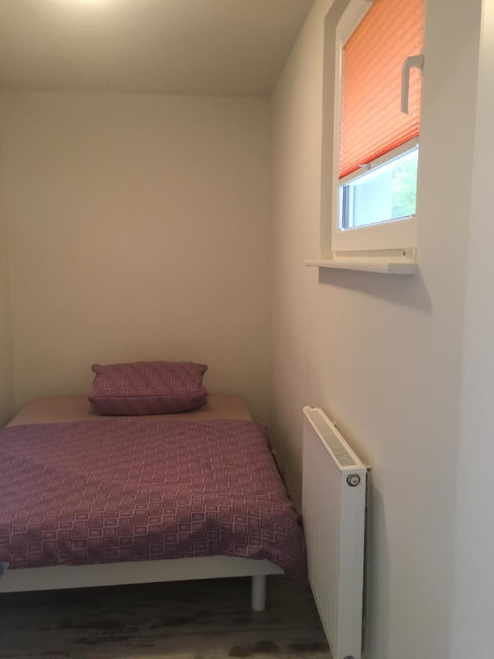 Dormitorio 2 con cama doble de 1,50 de ancho.