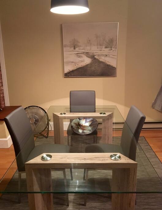 Beautiful dining room set for 4.