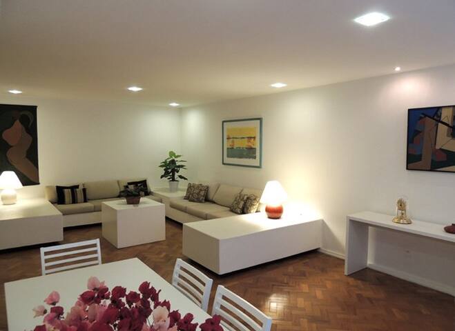 Nice apartment in Leme. gallery image 2