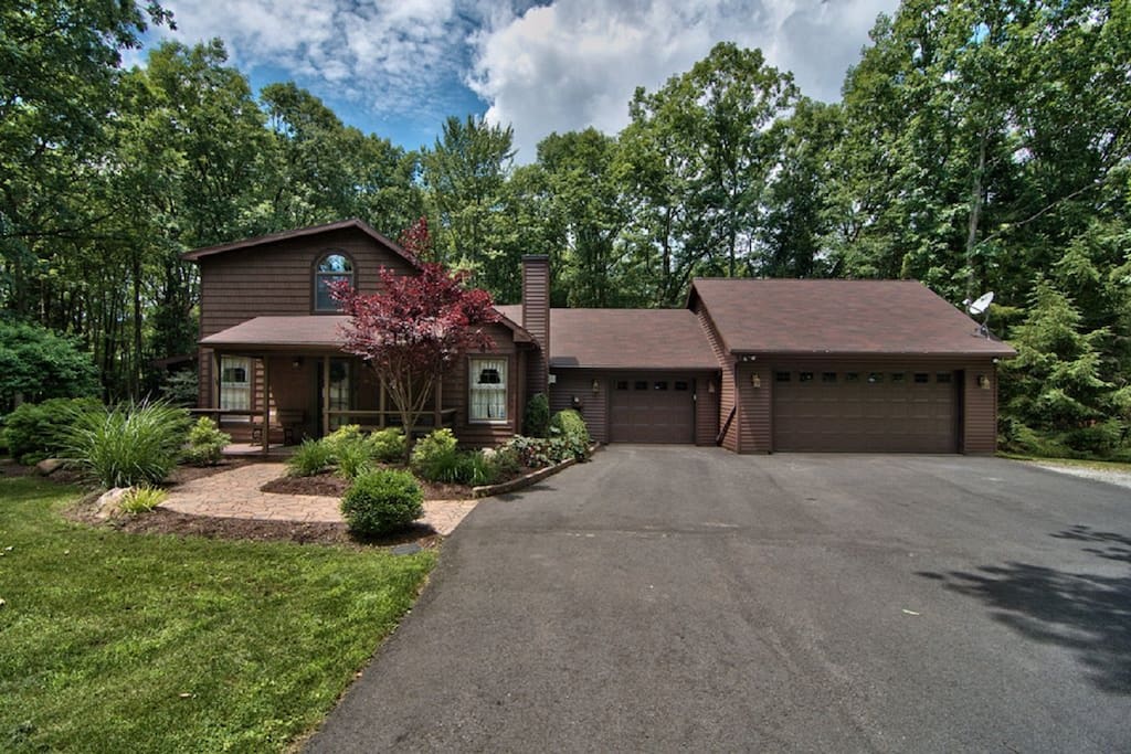 Renovated, Roomy home Bear Creek Lakes Jim Thorpe Houses for Rent in