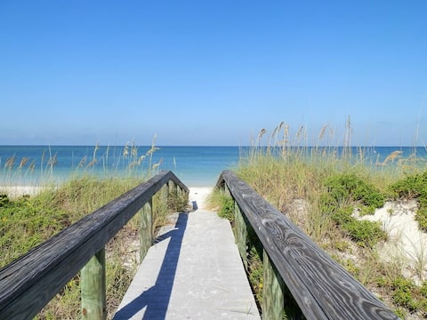 BEACH! Sunny Escape! Steps 2 Famous Beach w/2 Bike