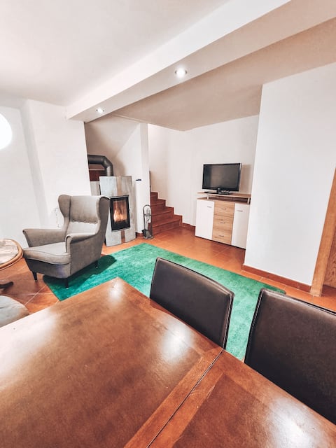 Quiet apartment with fireplace