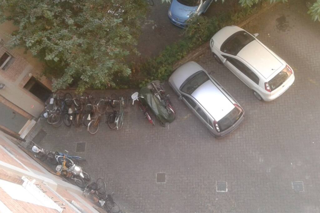 parcheggio all'interno del cortile