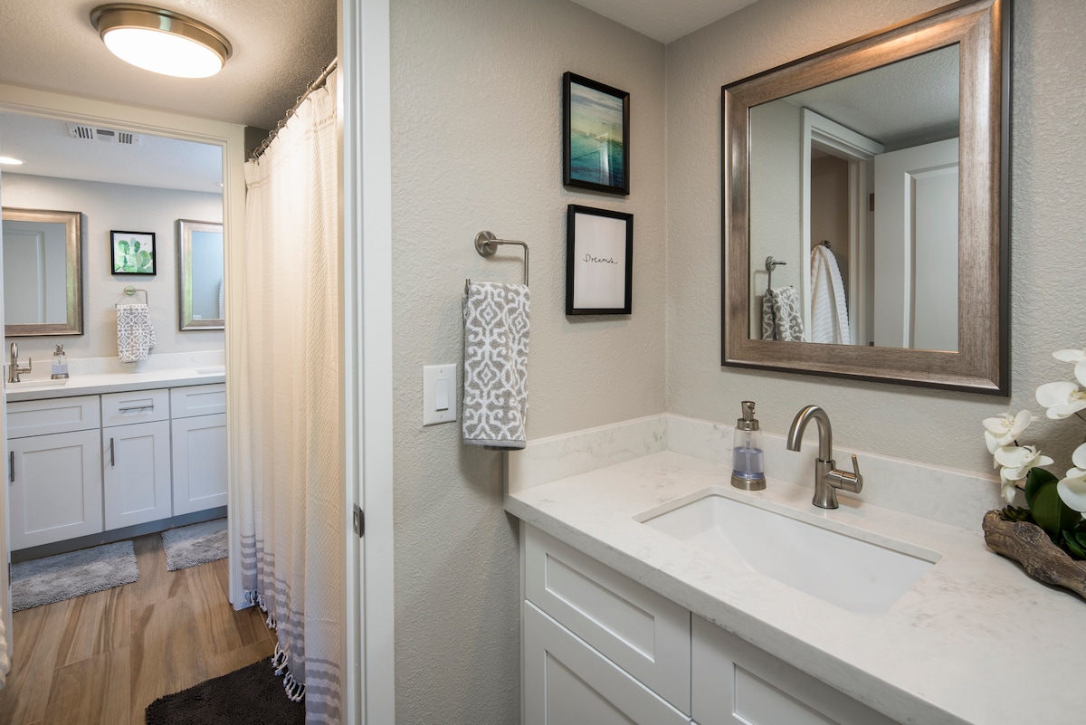 מראה של חדר שינה לאורחים.