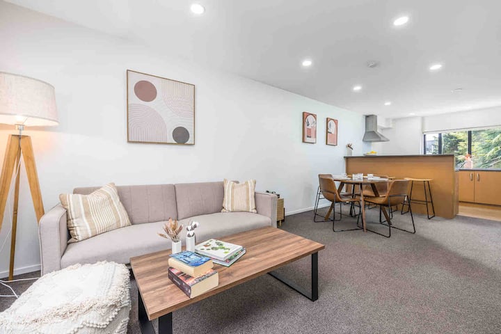 Cheerful And Cosy Townhouse, Walk To The City - Auckland