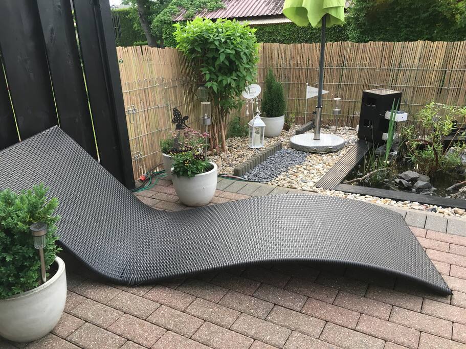 Loungeliege. Gemütliche Abende auf der Terrasse.