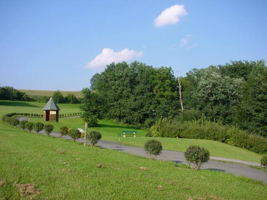 Golfplatz, Radweg, direkt bei den Apartments