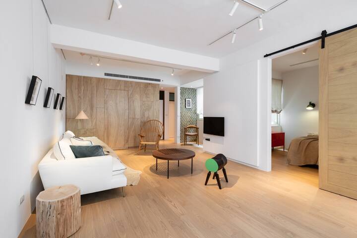 Sophisticated bright 3BR in the heart of Taipei gallery image 4
