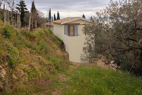 Dependance in winery house with pool