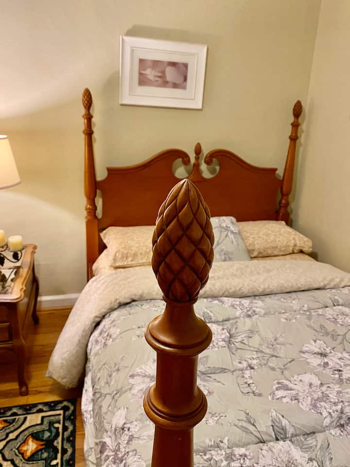 Camera da letto personalizzata in legno di ciliegio 1