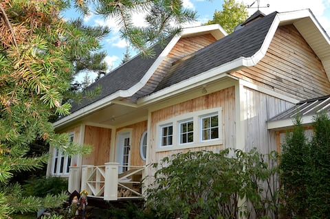 Top performing Airbnb: Chalets on the Hautes-Gorges Plateau: Saint-Germain in Charlevoix Est