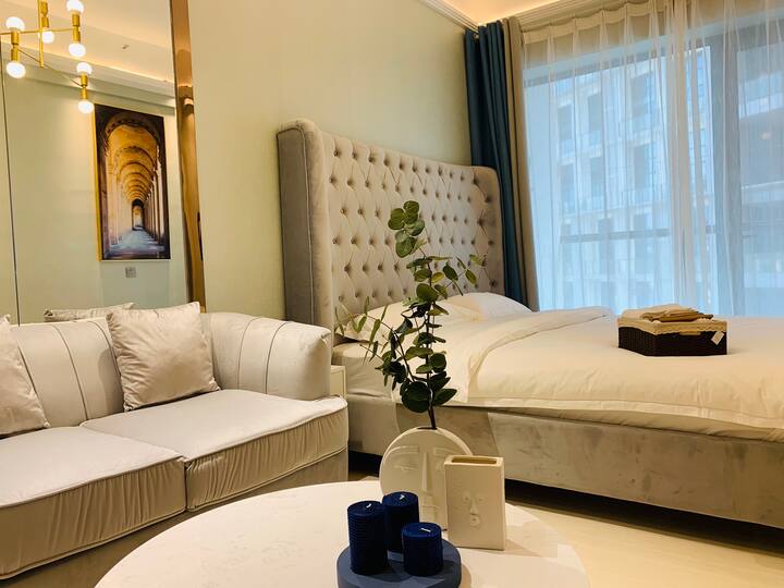 栖旅 非你莫属阳台大床房 绿地中央广场 青秀万达购物中心旁 直达高铁站 万象城 Condominiums For Rent In Nanning Guangxi China