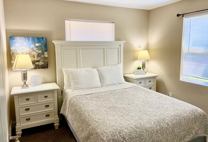 Queen Bed Room