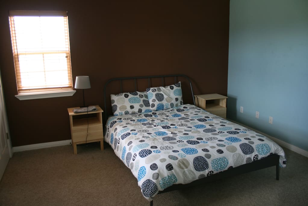 Bed 1 - Mustang