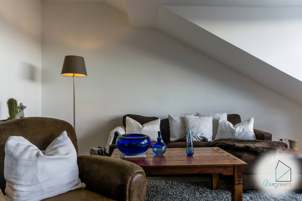 The apartment is bright and offers a nice atmosphere to feel good.