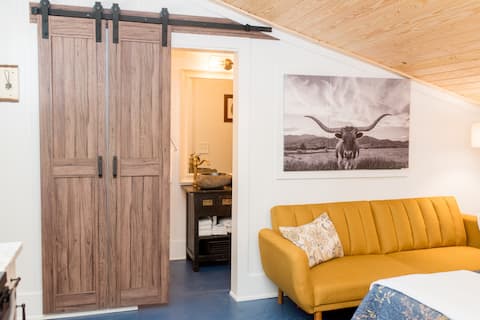 Popular Airbnb listing: Summerville’s Tiny Oak Hideaway in Summerville