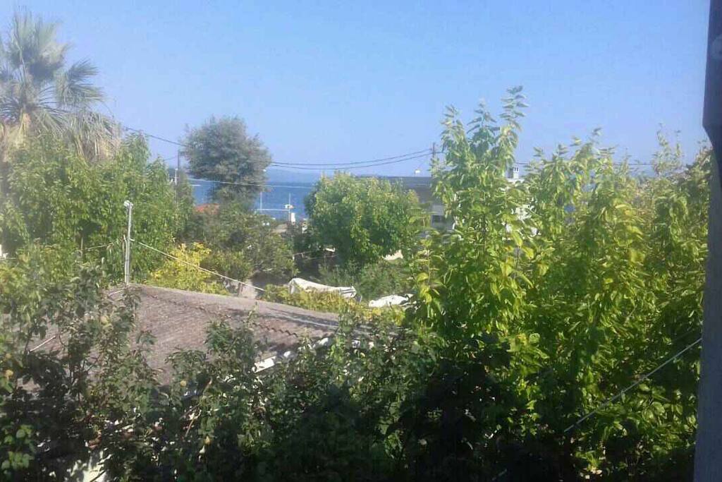 Η θέα από το μπροστινό μπαλκόνι