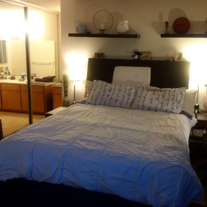 Queen Bed with Large Closet2