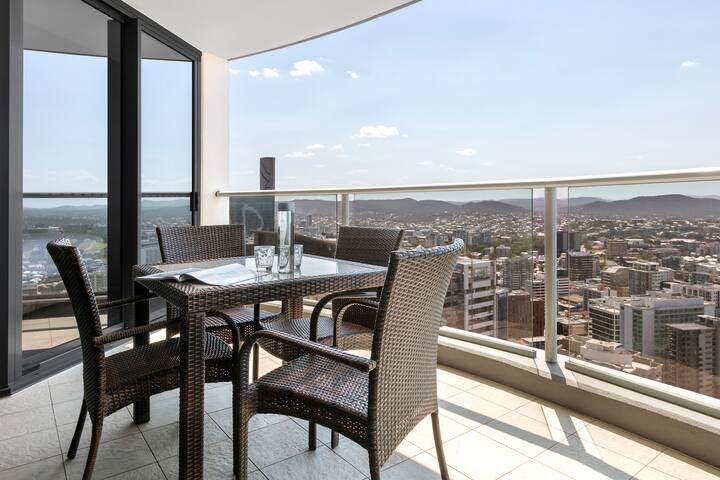 Spacious 2 Bed Apartment near Eagle St Pier gallery image 4