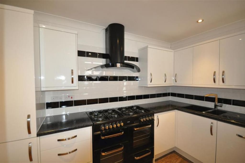 Kitchen, with double range cooker