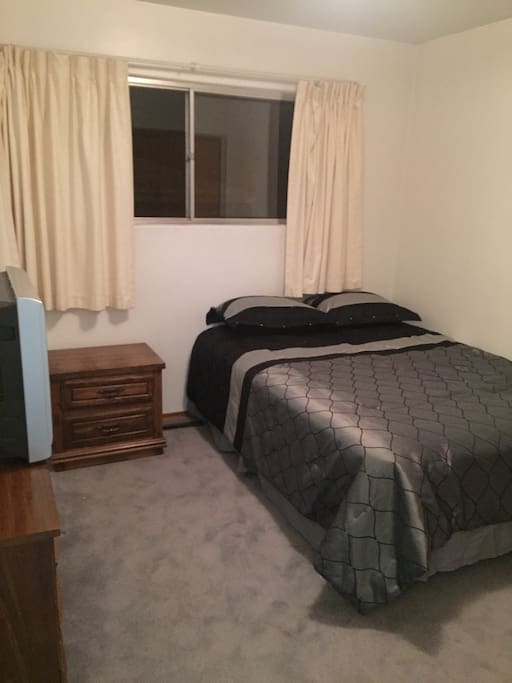 Spare bedroom #2 has tv.